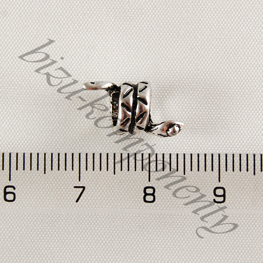 Kovový korálek pes