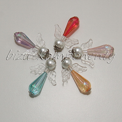 Sada na výrobu pěti červených andílků