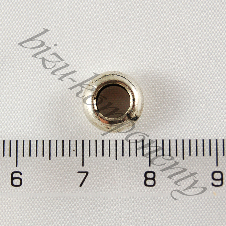 Kovový korálek koktejl