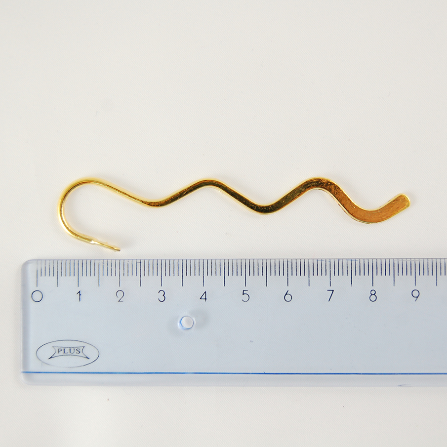 Vlnitá záložka do knihy ve zlaté barvě