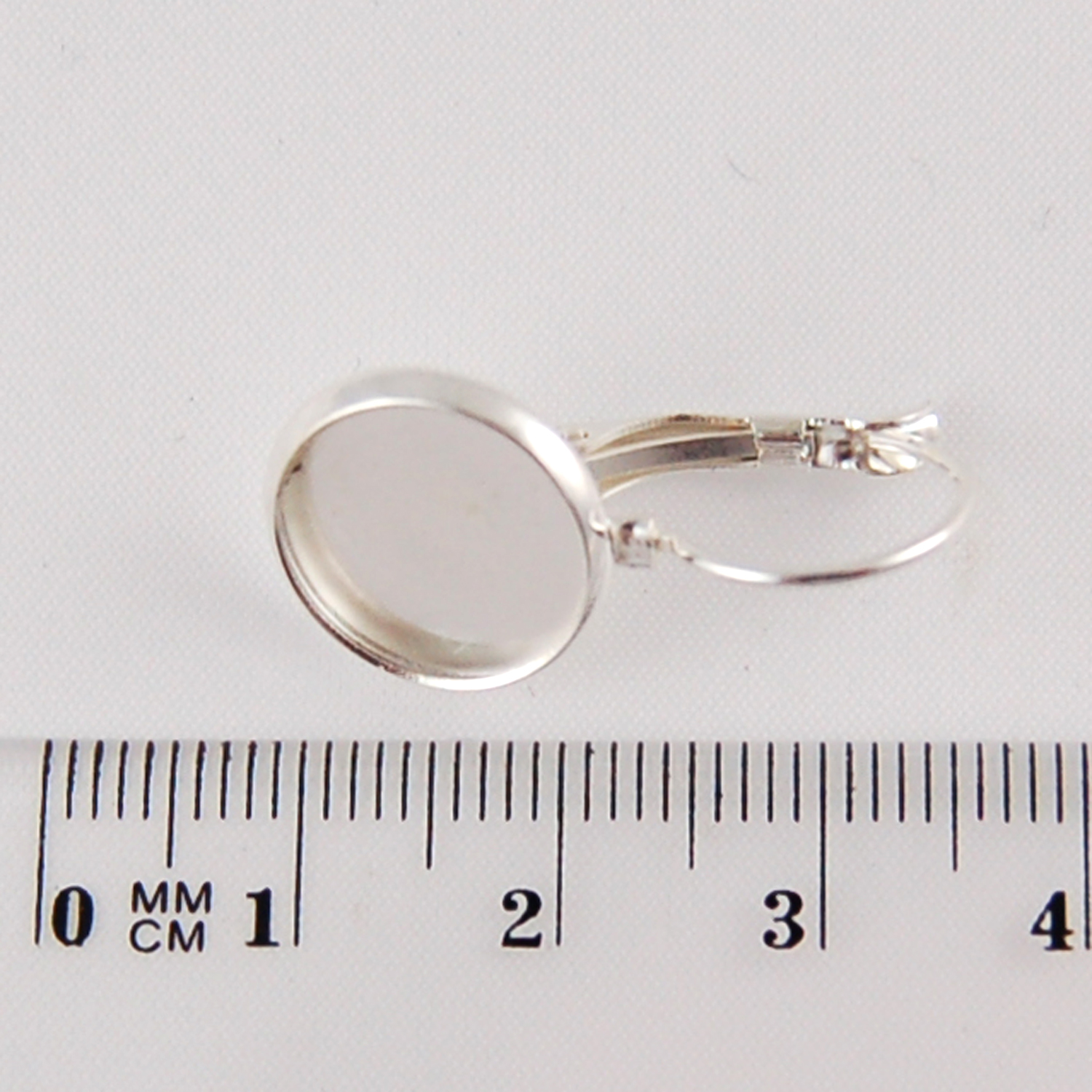 Náušnicové háčky stříbrné barvy s kulatým lůžkem 14mm