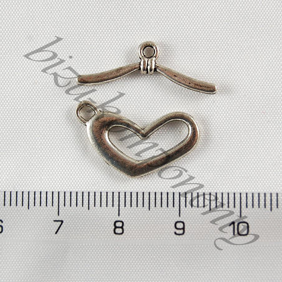 Srdíčkové zapínání stříbrné barvy var.2