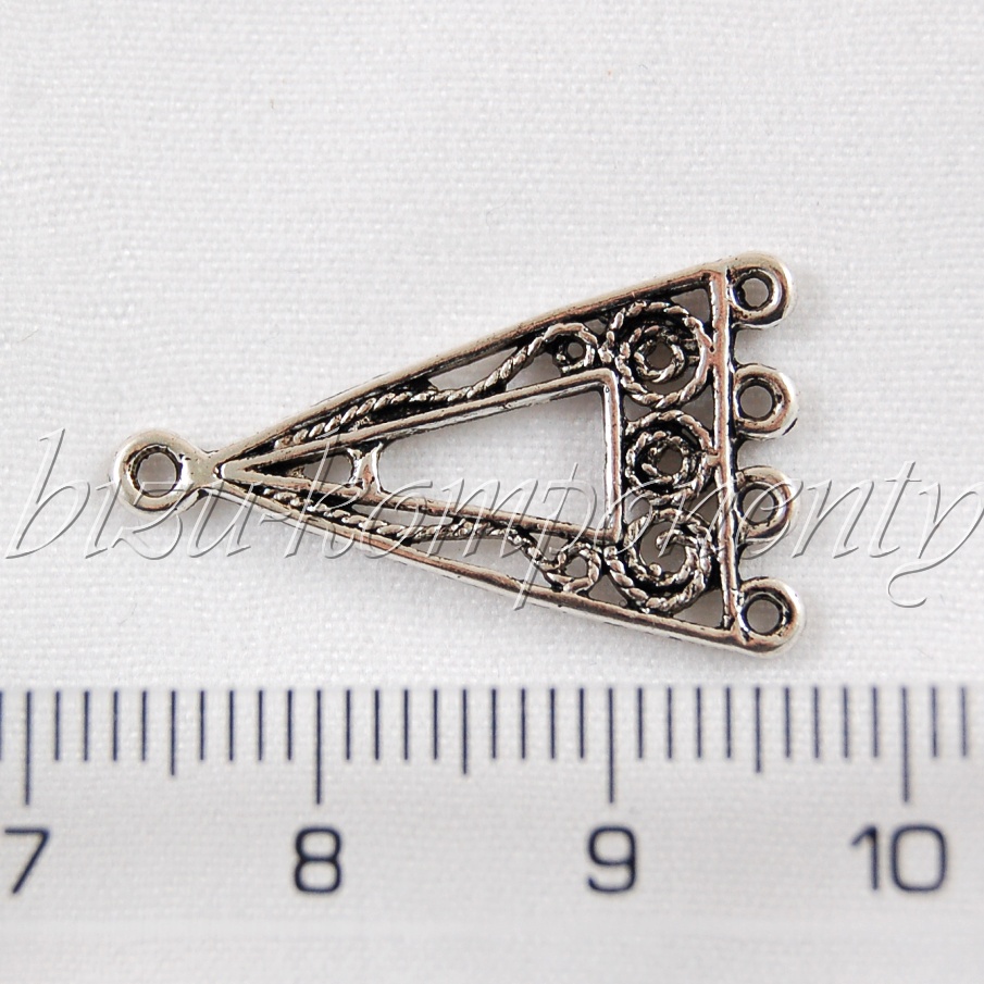 Trojúhelníkové ramínko starostříbrné barvy