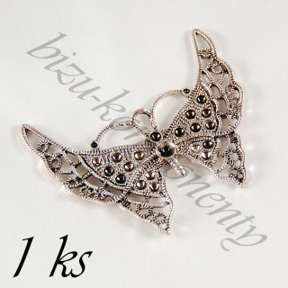 Velký krajkový motýl stříbrné barvy