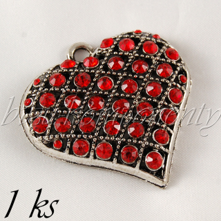 Srdce poseté červenými šatony