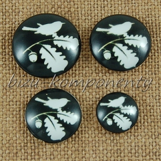 Skleněný kabošon ptáček na dubové větvi v noci, 18 mm