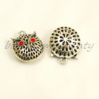 3D sova Baculka s červenýma očima