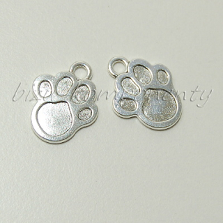 Větší tlapka, stříbrná barva