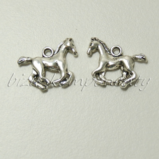 Klusající kůň, stříbrná barva