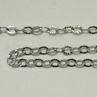 Zdobený řetízek z oceli, ploché články 3,5x2,5mm