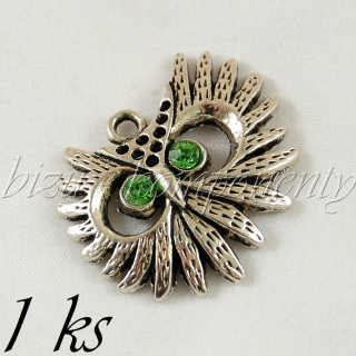 Rozčepýřená sova se zelenýma očima, stříbrná barva