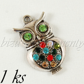 Jemná sovička se zelenýma očima, stříbrná barva