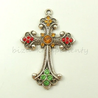 Kříž zdobený různobarevnými šatony