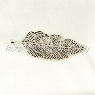 List, stříbrná barva