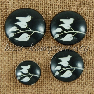 Skleněný kabošon ptáček na větvi v noci, 20mm