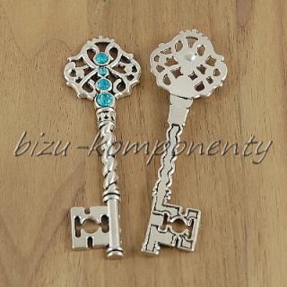 Veliký klíč, stříbrná barva, modré šatony