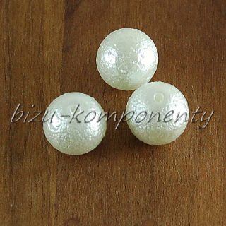 Bílé voskované perle s hrubým povrchem 8mm 20ks